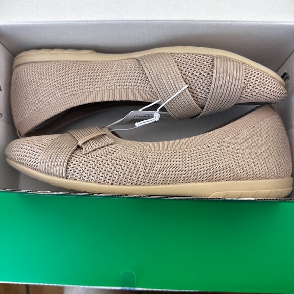 GLORIA VANDERBILT SIZE 9/ DEBBIE/ NATURAL/FLATS LOAFER/ NEW WOMEN'S SHOES - Picture 3 of 10